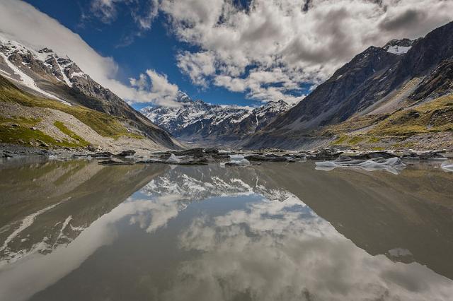 070 Mount Cook NP, Hooker Glacier Lake.jpg